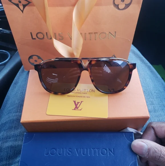 Louis Vuitton | Accessories | Leopard Print Louis Vuitton  display picture 2
